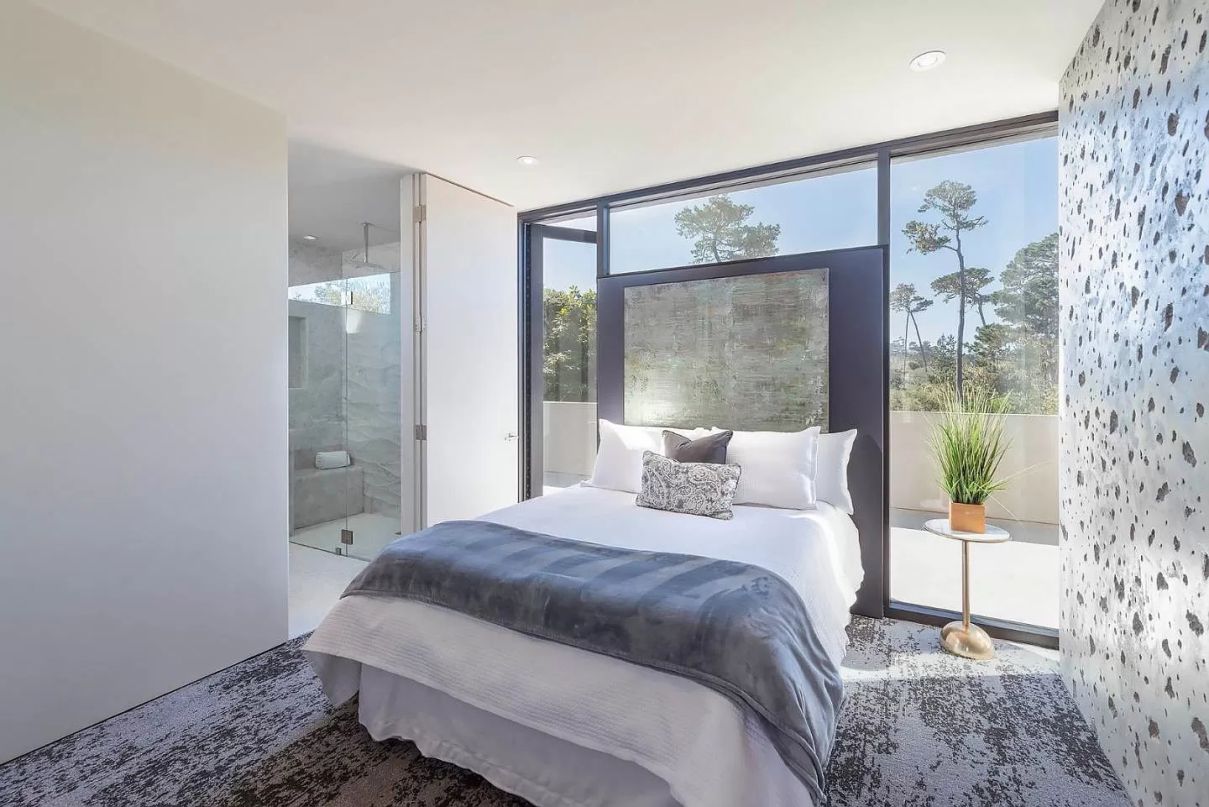 A-4688000-Pebble-Beach-Home-for-Sale-Features-Modern-Spaces-8