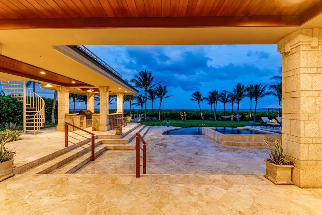 A Contemporary Oceanfront Home for Sale in Stuart