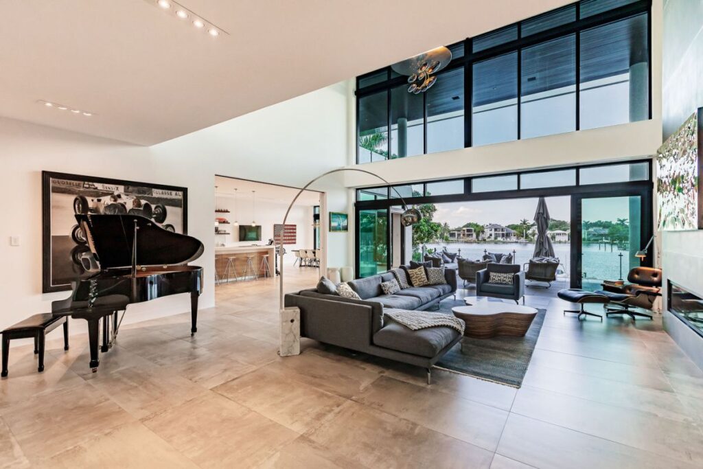 A Contemporary Waterfront Home for Sale in Sarasota