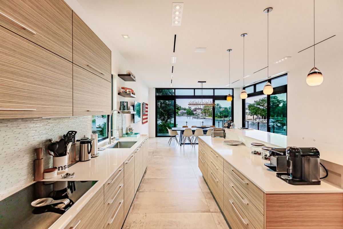 A-Contemporary-Waterfront-Home-for-Sale-in-Sarasota-at-8900000-21