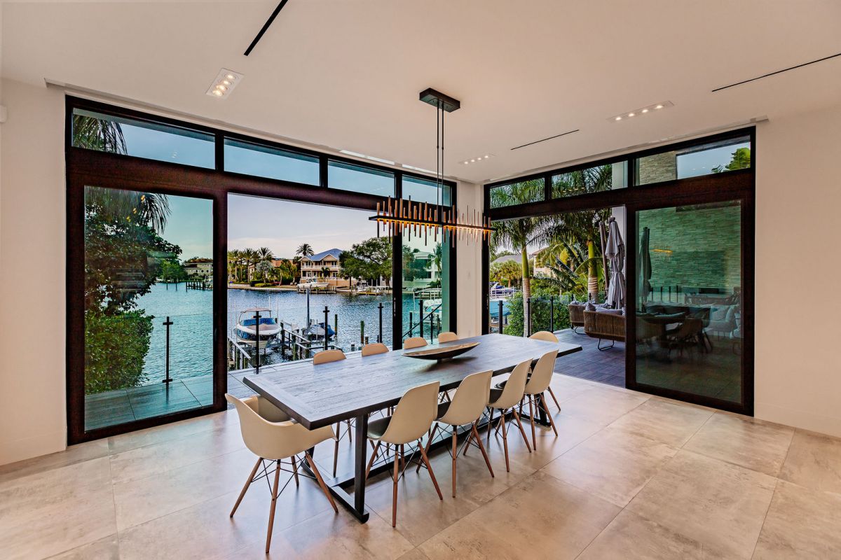 A-Contemporary-Waterfront-Home-for-Sale-in-Sarasota-at-8900000-26