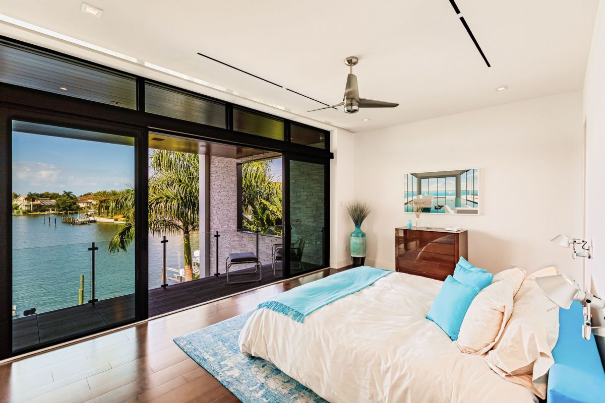 A-Contemporary-Waterfront-Home-for-Sale-in-Sarasota-at-8900000-37