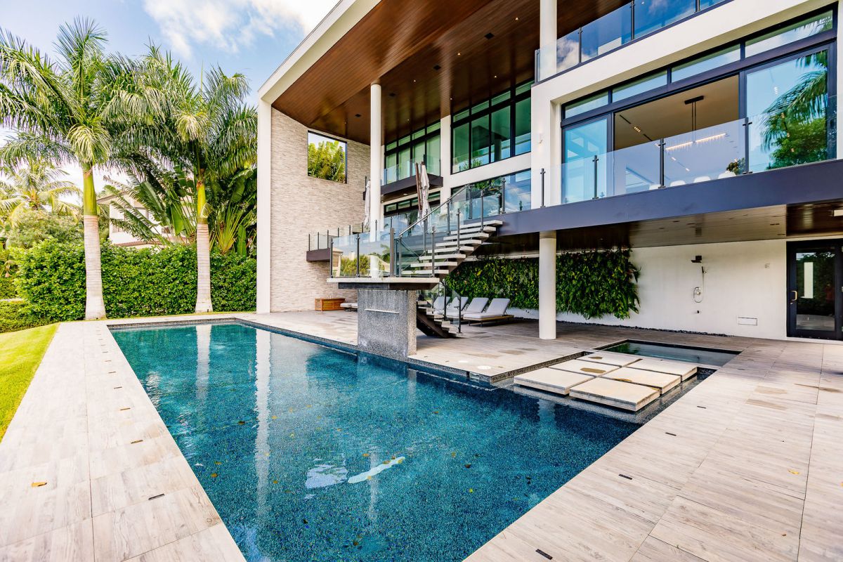 A-Contemporary-Waterfront-Home-for-Sale-in-Sarasota-at-8900000-43