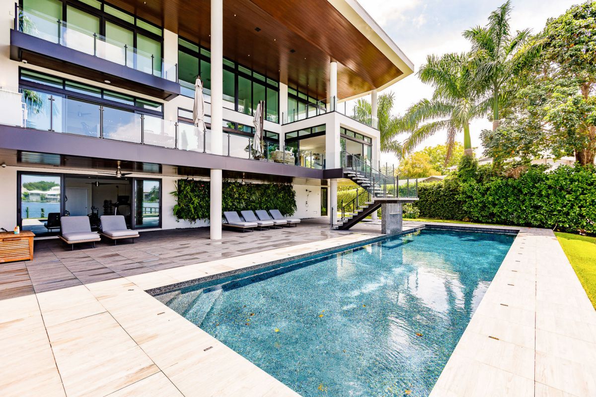 A-Contemporary-Waterfront-Home-for-Sale-in-Sarasota-at-8900000-44