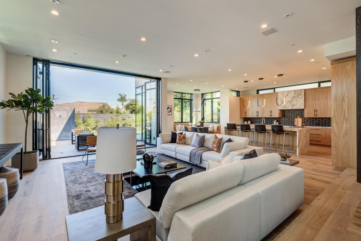 A-Custom-Home-for-Sale-in-Manhattan-Beach-with-Asking-Price-7600000-15