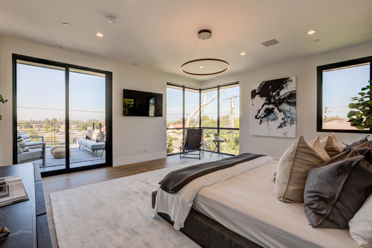 A-Custom-Home-for-Sale-in-Manhattan-Beach-with-Asking-Price-7600000-19