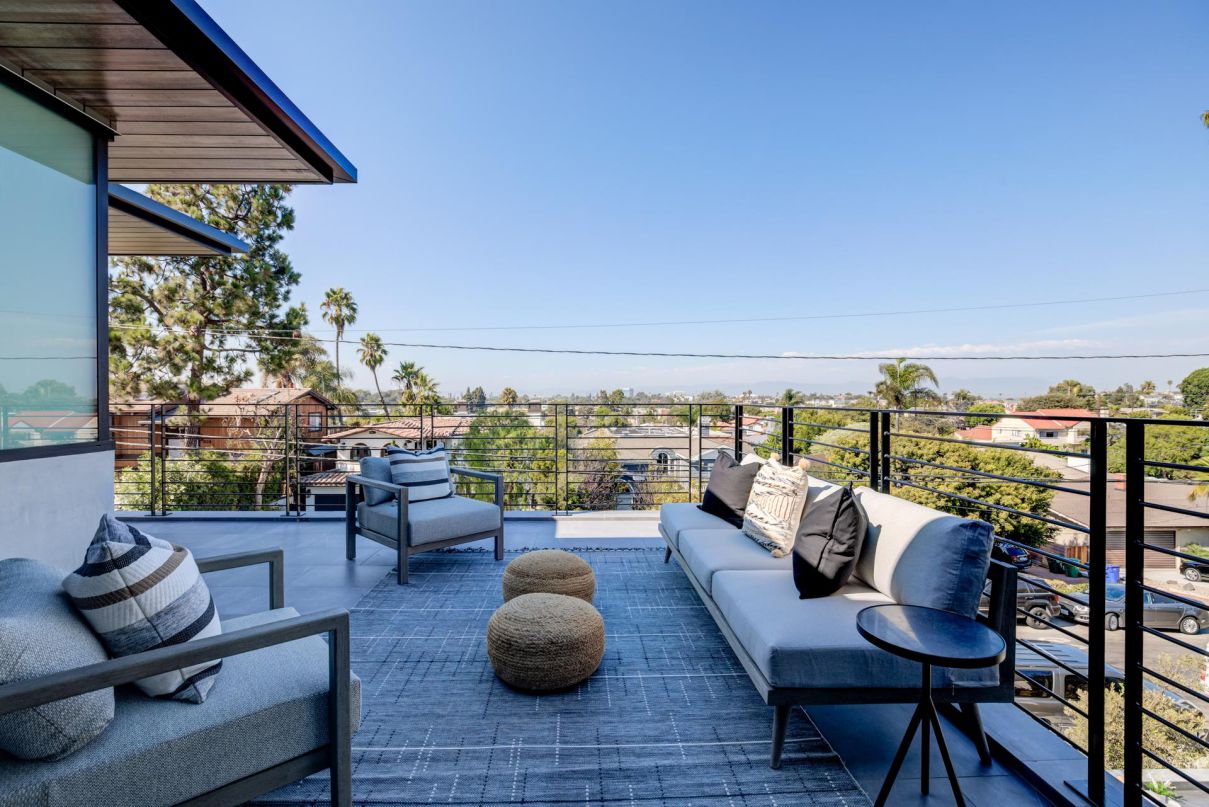A-Custom-Home-for-Sale-in-Manhattan-Beach-with-Asking-Price-7600000-21
