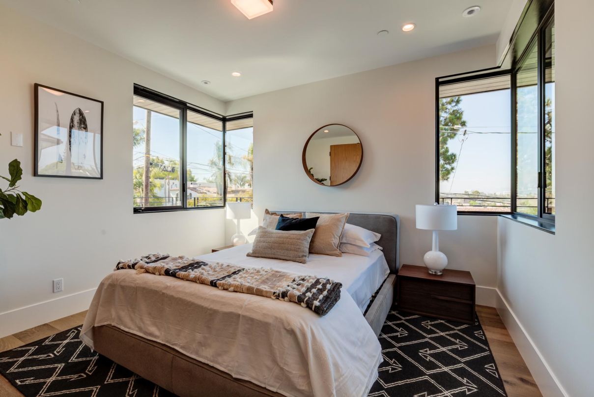 A-Custom-Home-for-Sale-in-Manhattan-Beach-with-Asking-Price-7600000-5