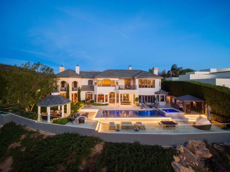 A Fantastic Transitional Home in Pacific Palisades with Total Privacy and Stunning Ocean View
