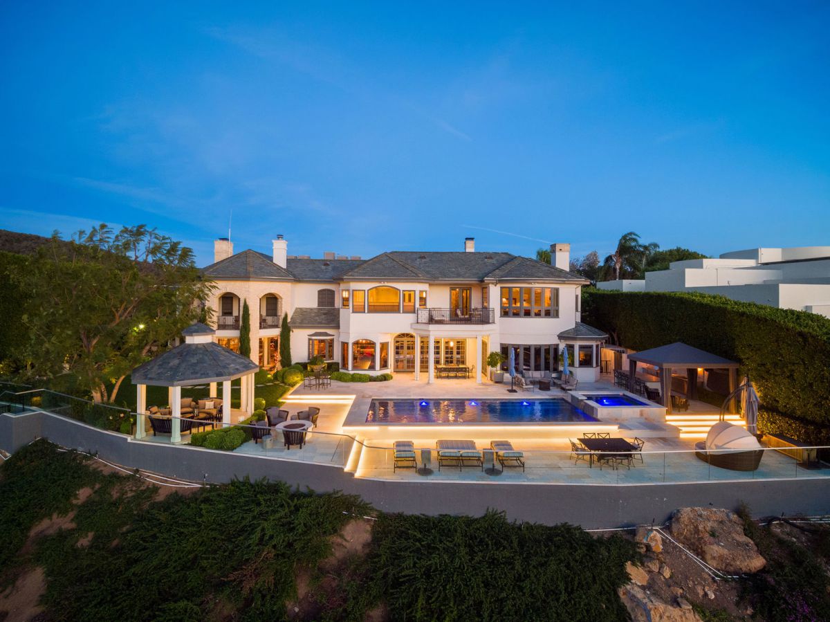 A-Fantastic-Transitional-Home-in-Pacific-Palisades-sells-for-11500000-1