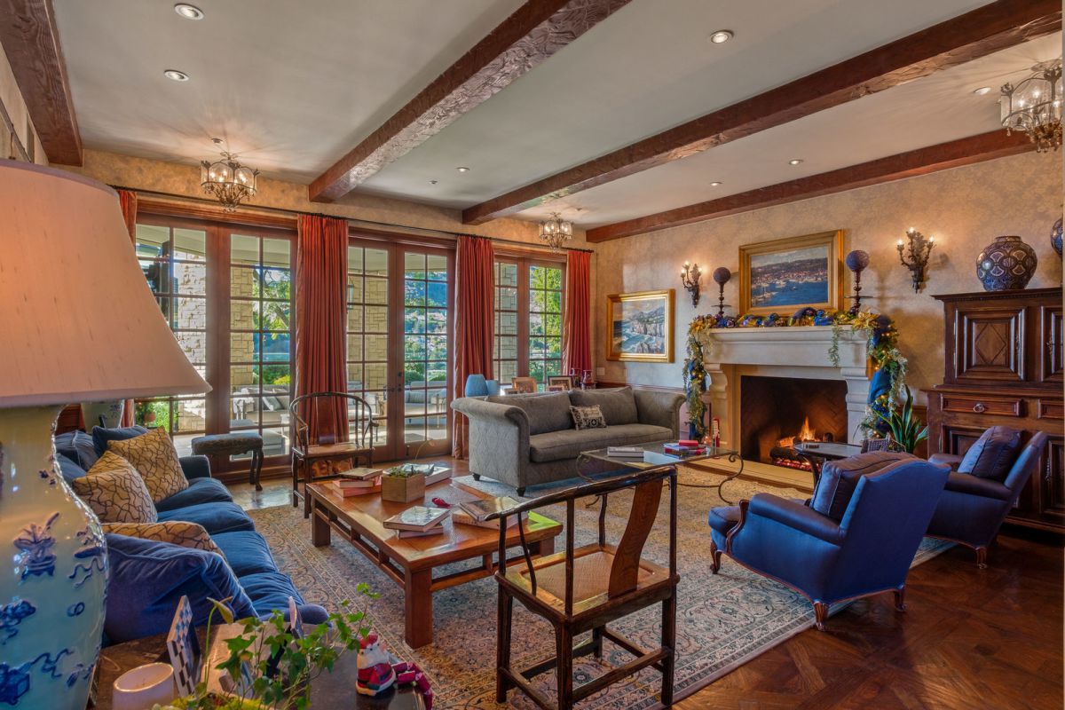 A-Fantastic-Transitional-Home-in-Pacific-Palisades-sells-for-11500000-15