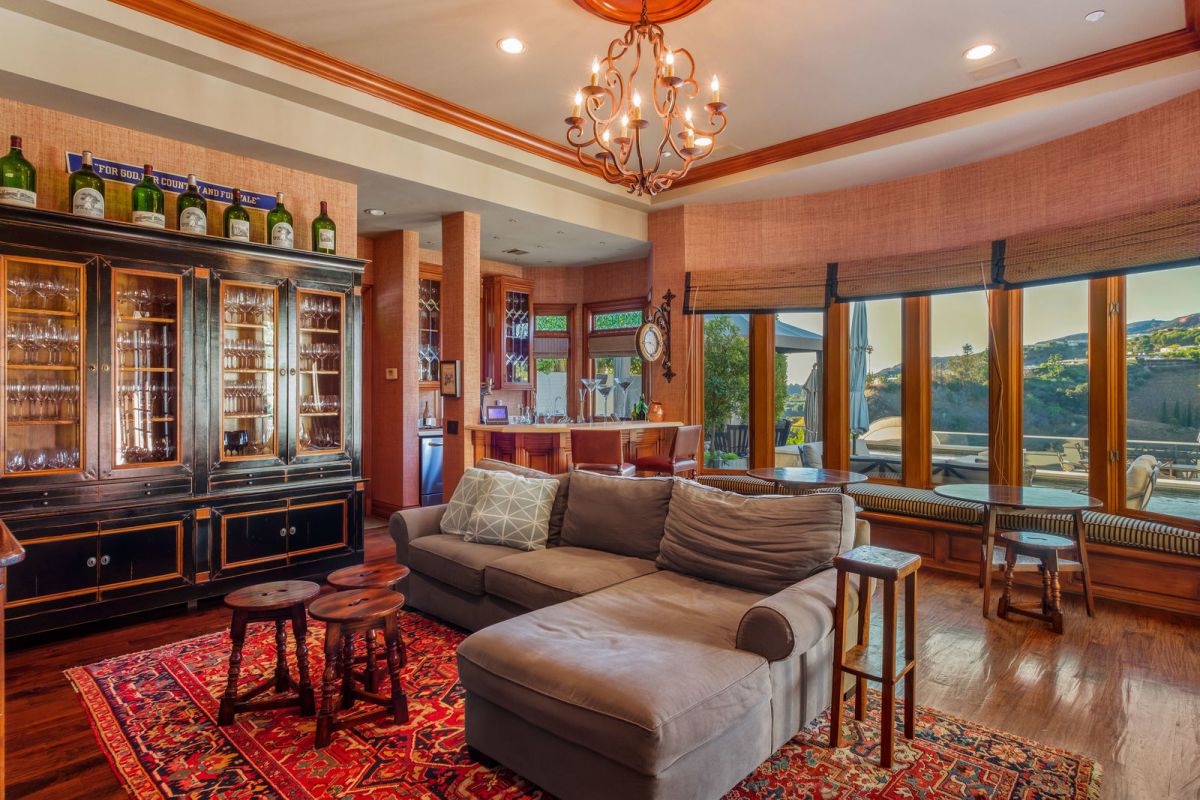 A-Fantastic-Transitional-Home-in-Pacific-Palisades-sells-for-11500000-18