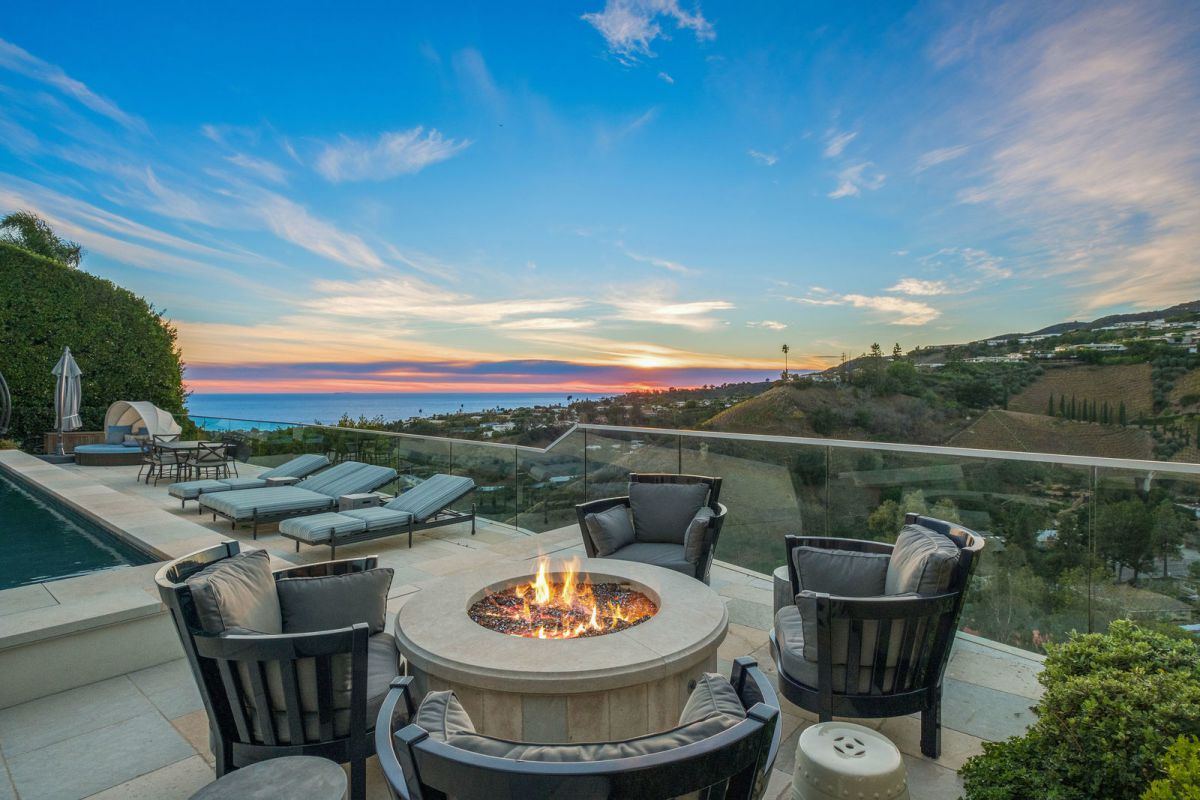 A-Fantastic-Transitional-Home-in-Pacific-Palisades-sells-for-11500000-26