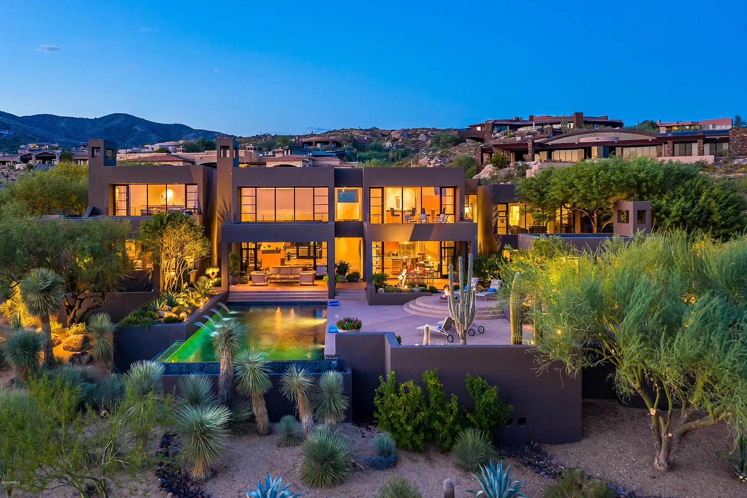 A-Home-with-Modern-Cubist-Design-in-Scottsdale-1