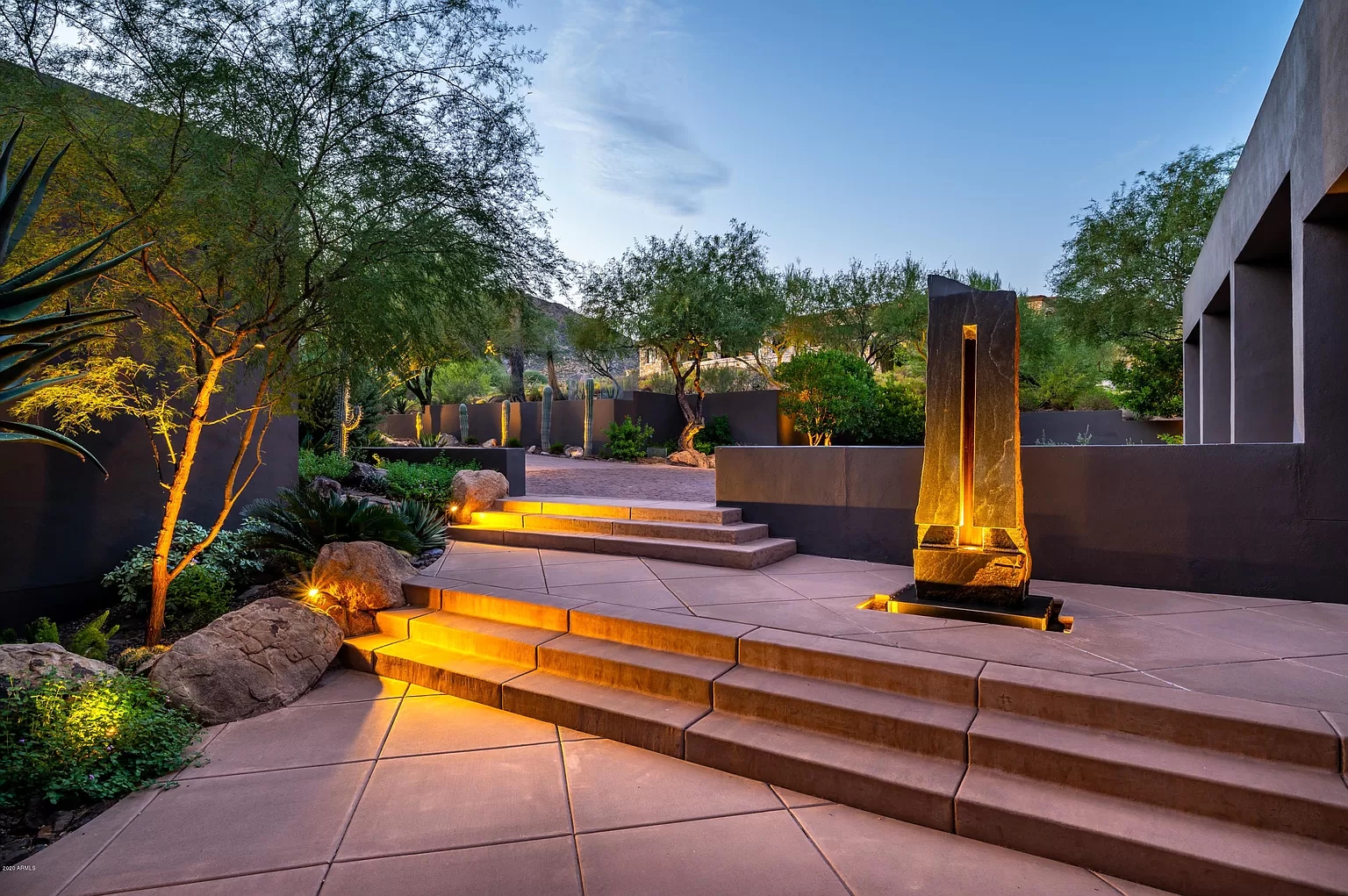 A-Home-with-Modern-Cubist-Design-in-Scottsdale-18