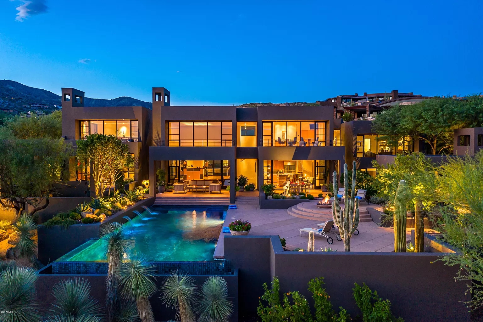 A-Home-with-Modern-Cubist-Design-in-Scottsdale-20