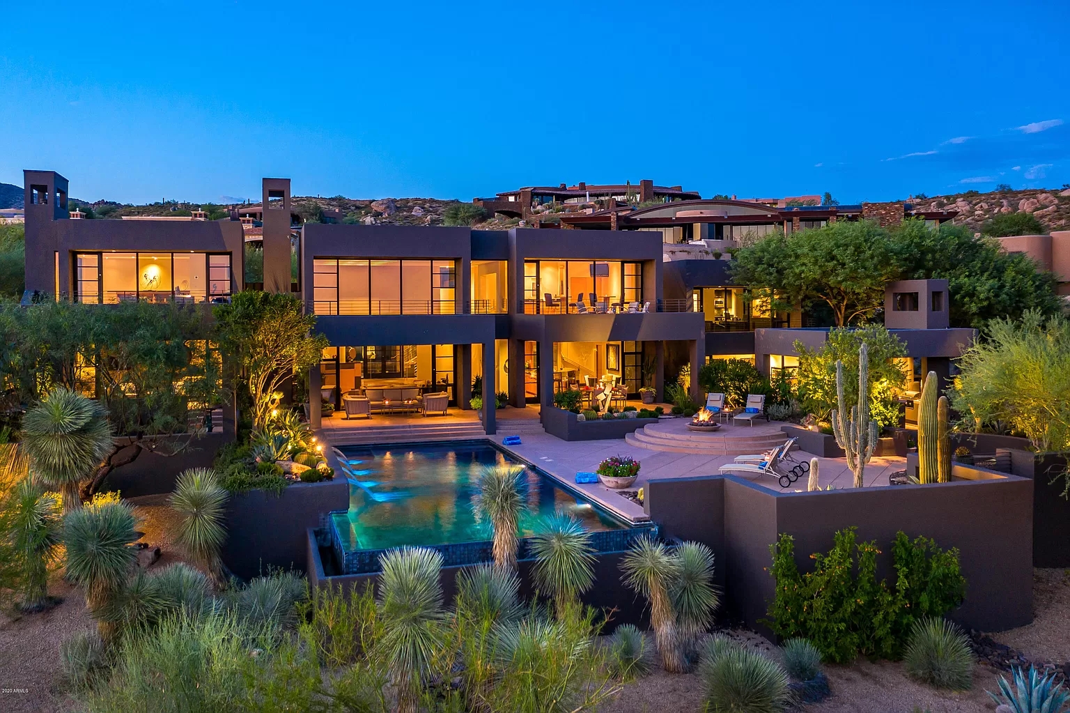 A-Home-with-Modern-Cubist-Design-in-Scottsdale-35