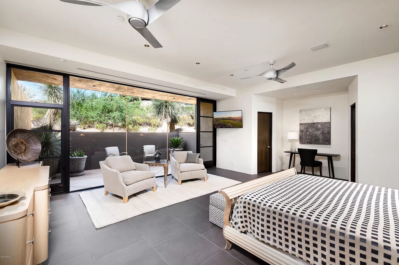 A-Home-with-Modern-Cubist-Design-in-Scottsdale-6