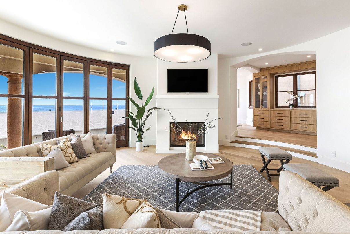 A-Magnificent-Coastal-Home-for-Sale-in-Hermosa-Beach-at-22900000-11