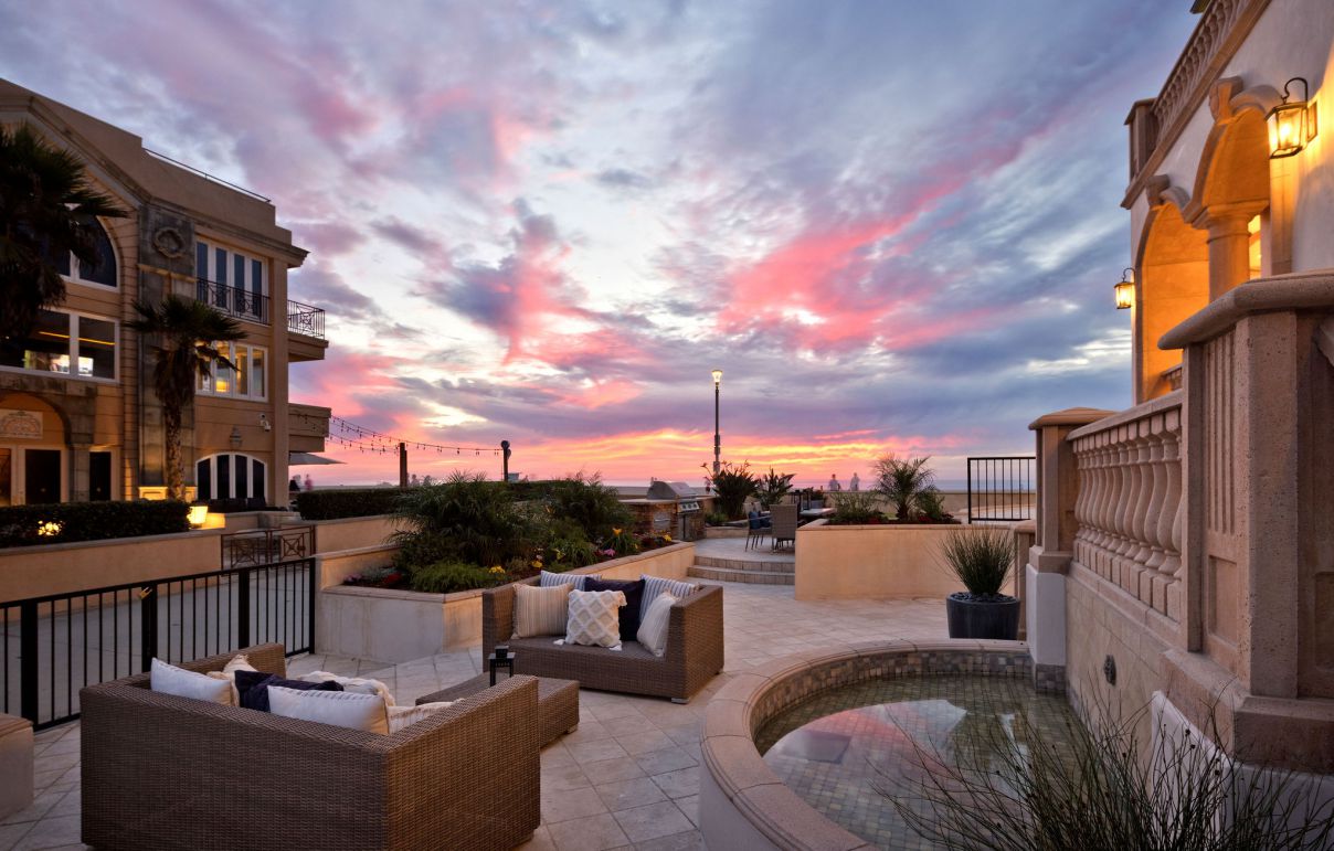 A-Magnificent-Coastal-Home-for-Sale-in-Hermosa-Beach-at-22900000-3