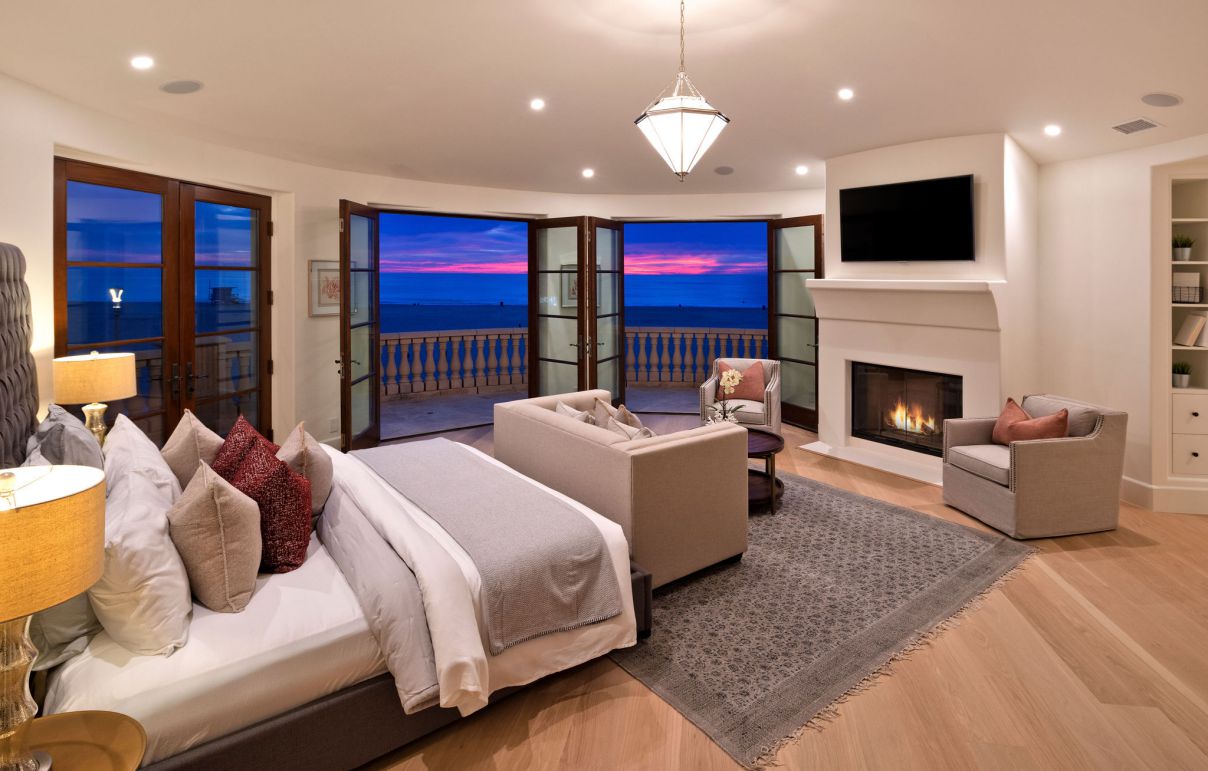 A-Magnificent-Coastal-Home-for-Sale-in-Hermosa-Beach-at-22900000-6