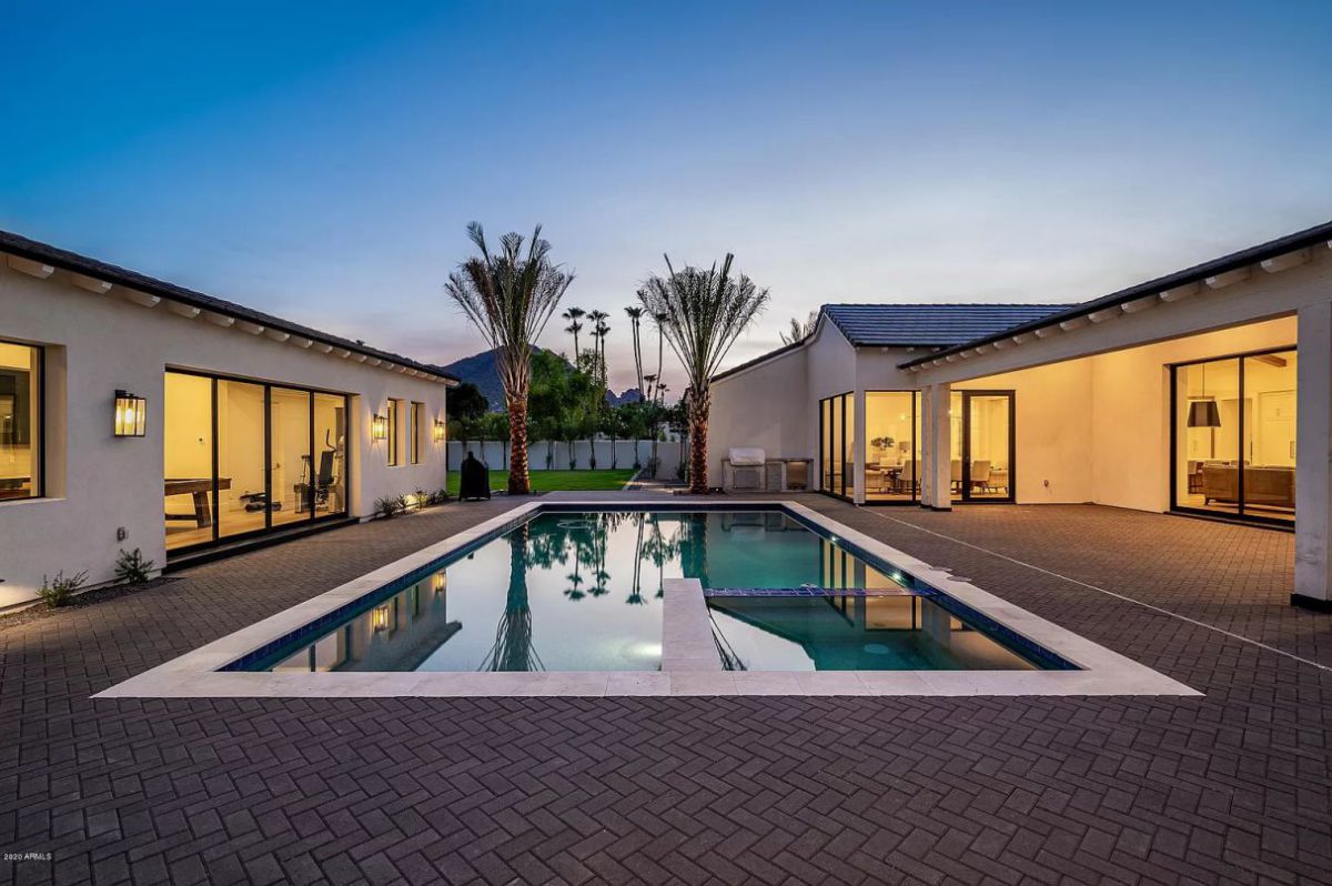 A-Meticulously-Crafted-Home-for-Sale-in-Paradise-Valley-at-3999999-19