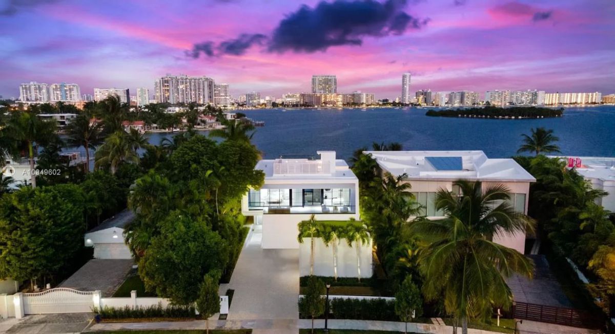 A-Sophisticated-Modern-Home-for-Sale-in-Miami-Beach-14995000-1