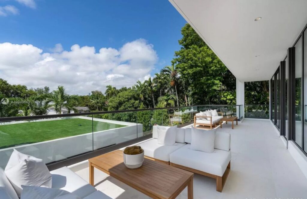 A Sophisticated Modern Home for Sale in Miami Beach
