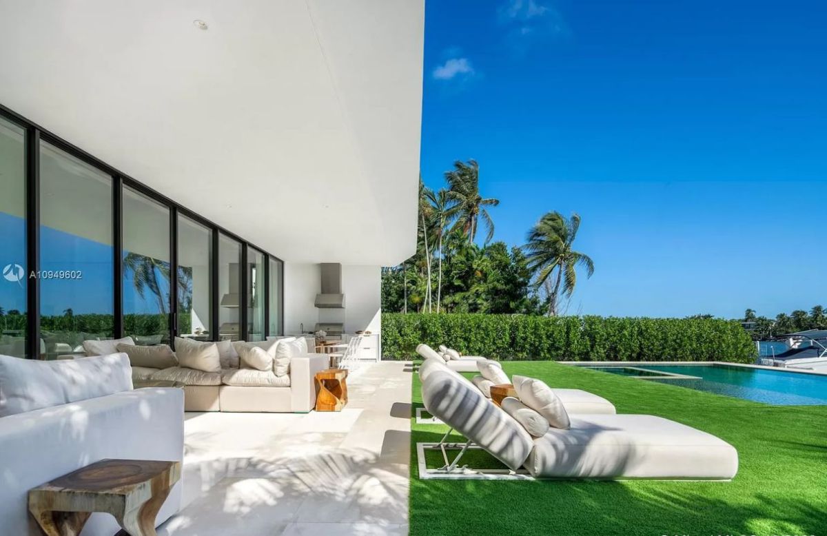 A-Sophisticated-Modern-Home-for-Sale-in-Miami-Beach-14995000-15