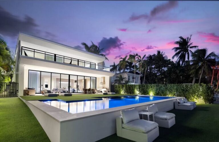 A Sophisticated Modern Home for Sale in Miami Beach $14,995,000