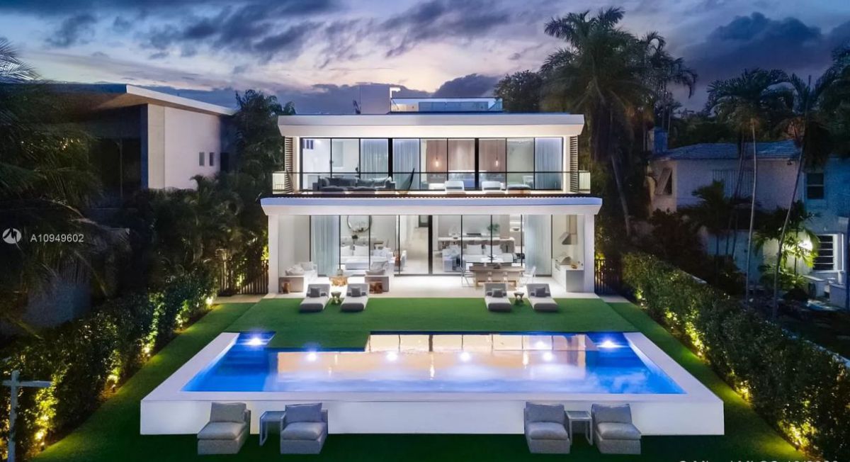 A-Sophisticated-Modern-Home-for-Sale-in-Miami-Beach-14995000-2