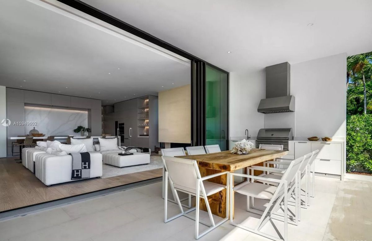 A-Sophisticated-Modern-Home-for-Sale-in-Miami-Beach-14995000-26