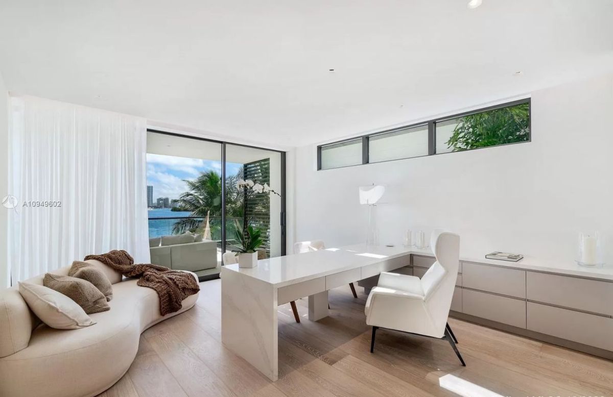 A-Sophisticated-Modern-Home-for-Sale-in-Miami-Beach-14995000-29