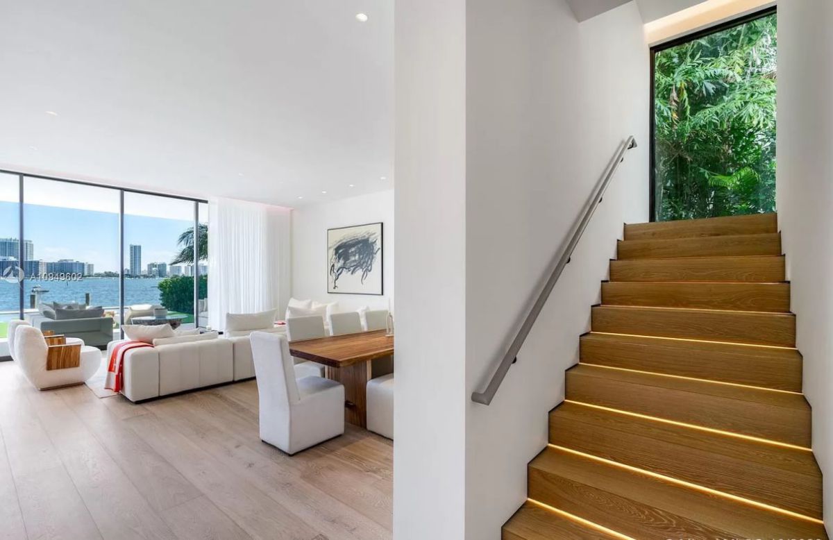 A-Sophisticated-Modern-Home-for-Sale-in-Miami-Beach-14995000-5