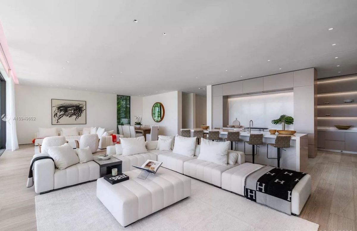 A-Sophisticated-Modern-Home-for-Sale-in-Miami-Beach-14995000-8