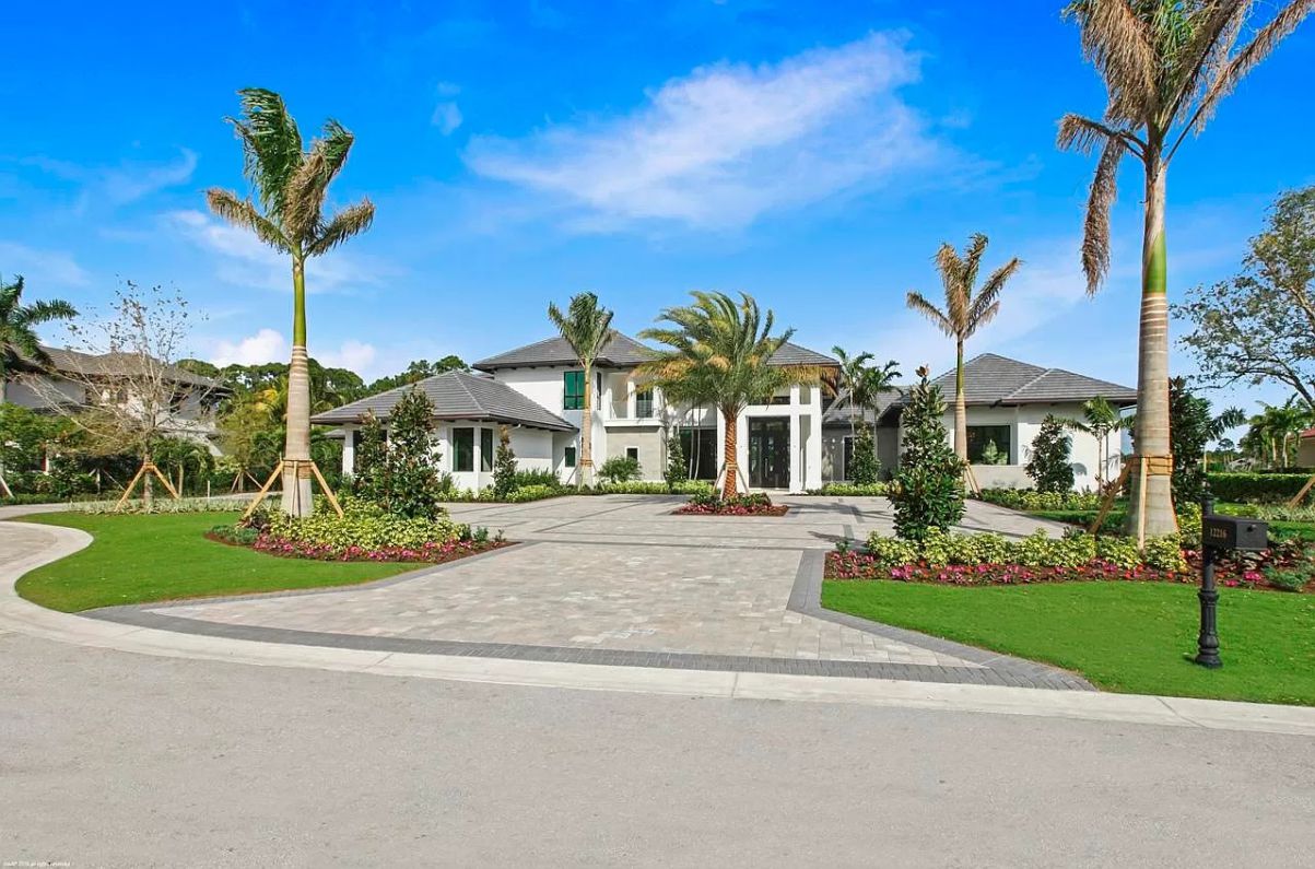 A-Spectacular-Custom-for-Sale-in-Palm-Beach-Gardens-at-8850000-10