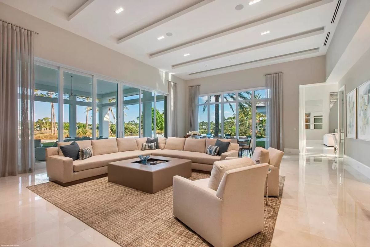 A-Spectacular-Custom-for-Sale-in-Palm-Beach-Gardens-at-8850000-16