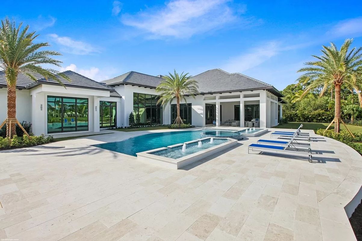 A-Spectacular-Custom-for-Sale-in-Palm-Beach-Gardens-at-8850000-23