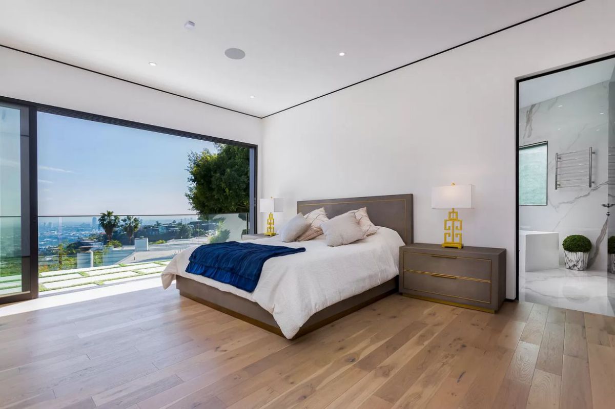 An-Architectural-Home-in-Los-Angeles-for-Rent-at-35000-per-Month-19