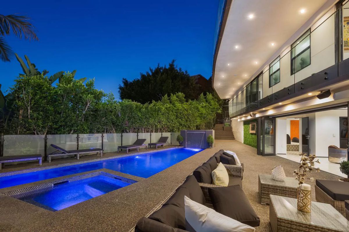 An-Architectural-Home-in-Los-Angeles-for-Rent-at-35000-per-Month-2