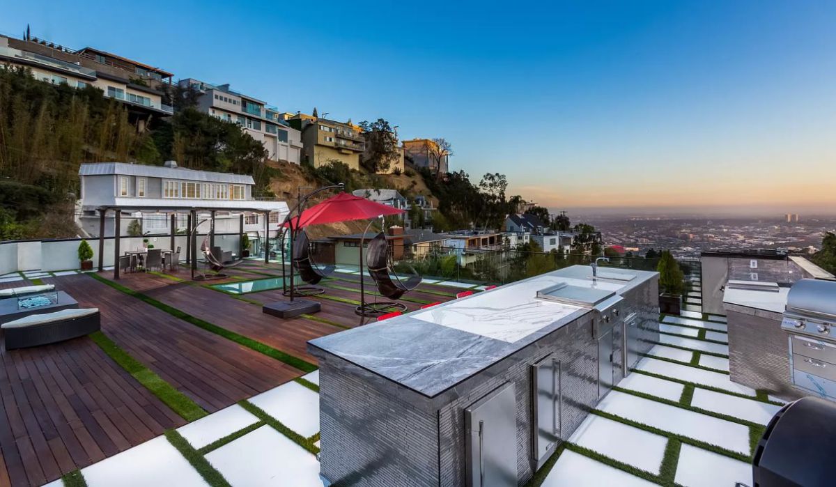 An-Architectural-Home-in-Los-Angeles-for-Rent-at-35000-per-Month-28
