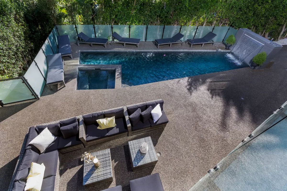 An-Architectural-Home-in-Los-Angeles-for-Rent-at-35000-per-Month-3