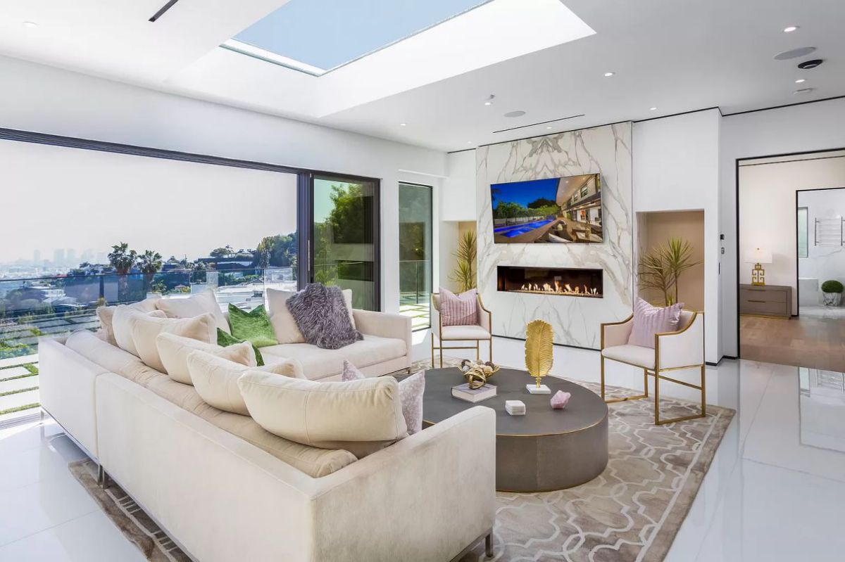 An-Architectural-Home-in-Los-Angeles-for-Rent-at-35000-per-Month-7