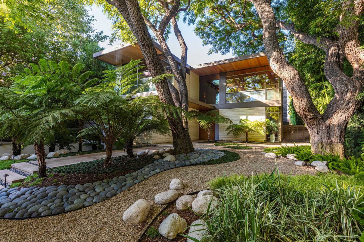 An-Impeccable-Contemporary-Home-in-Los-Angeles-Seeks-16500000-9