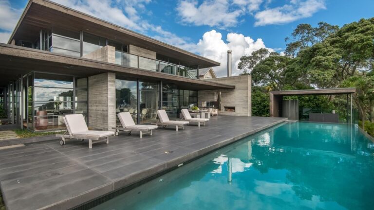 An Incredibly Peaceful Waterfront Home in Auckland, New Zealand