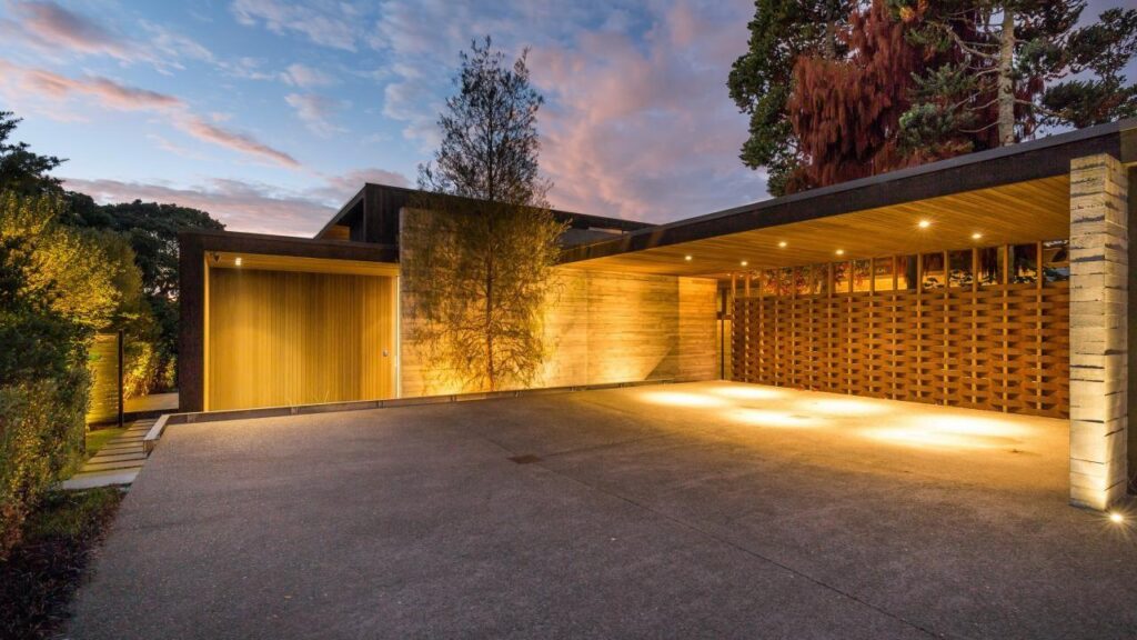 An Incredibly Peaceful Waterfront Home in Auckland, New Zealand