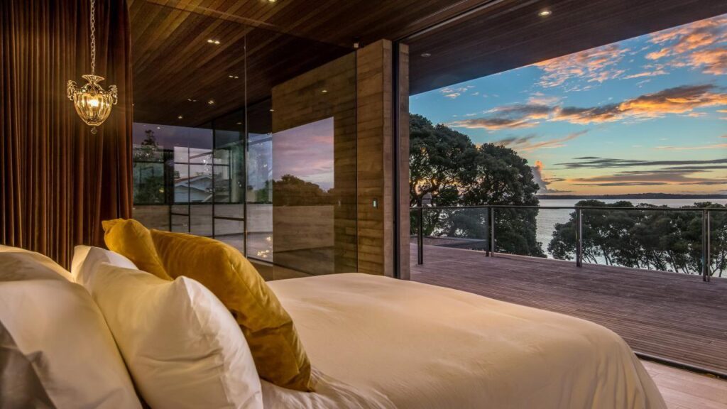 An Incredibly Peaceful Waterfront Home in Auckland, New Zealand