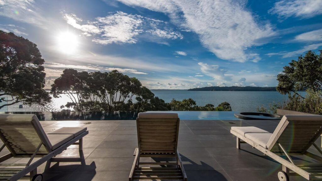 An Incredibly Peaceful Waterfront Home in Auckland, New Zealand