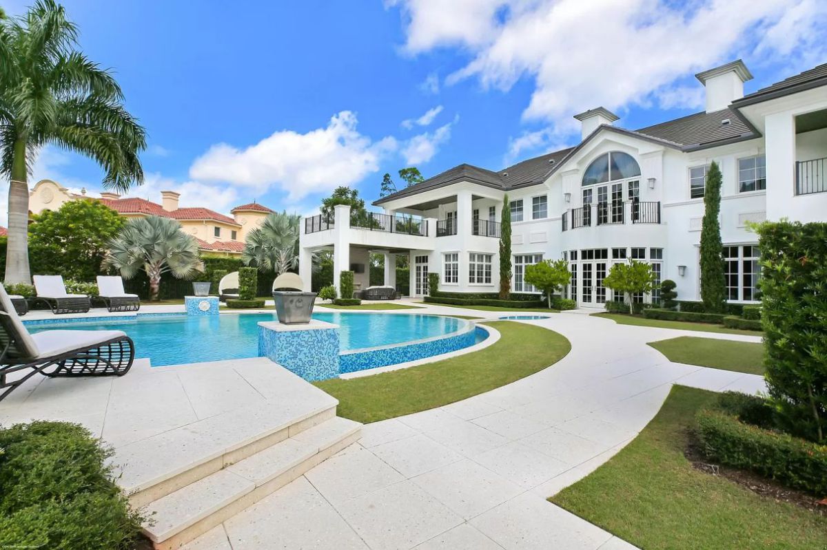 Appointed-Custom-Home-for-Sale-in-Palm-Beach-Gardens-3