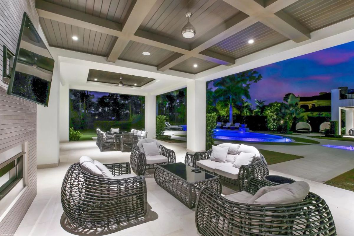 Appointed-Custom-Home-for-Sale-in-Palm-Beach-Gardens-37